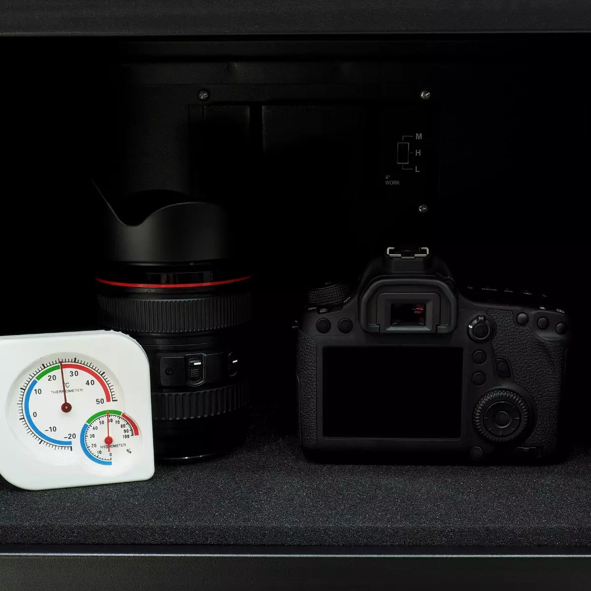 Gunakan Dry Box atau Dry Cabinet