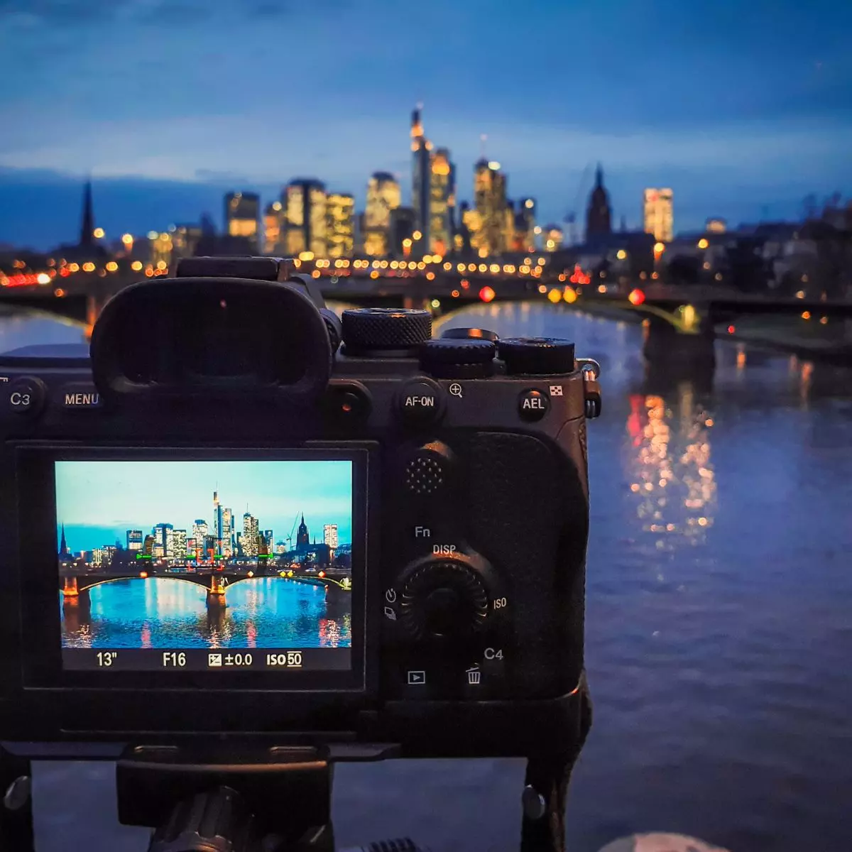 4. Cari Sudut Pandang yang Unik