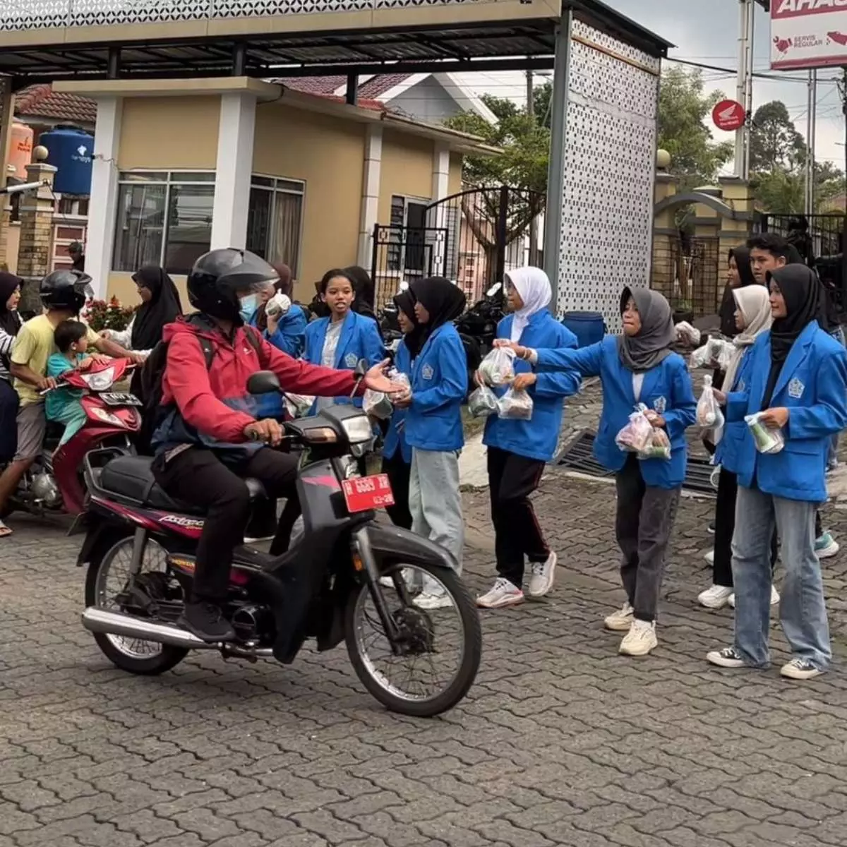 Memotret Kegiatan Sosial Ramadan