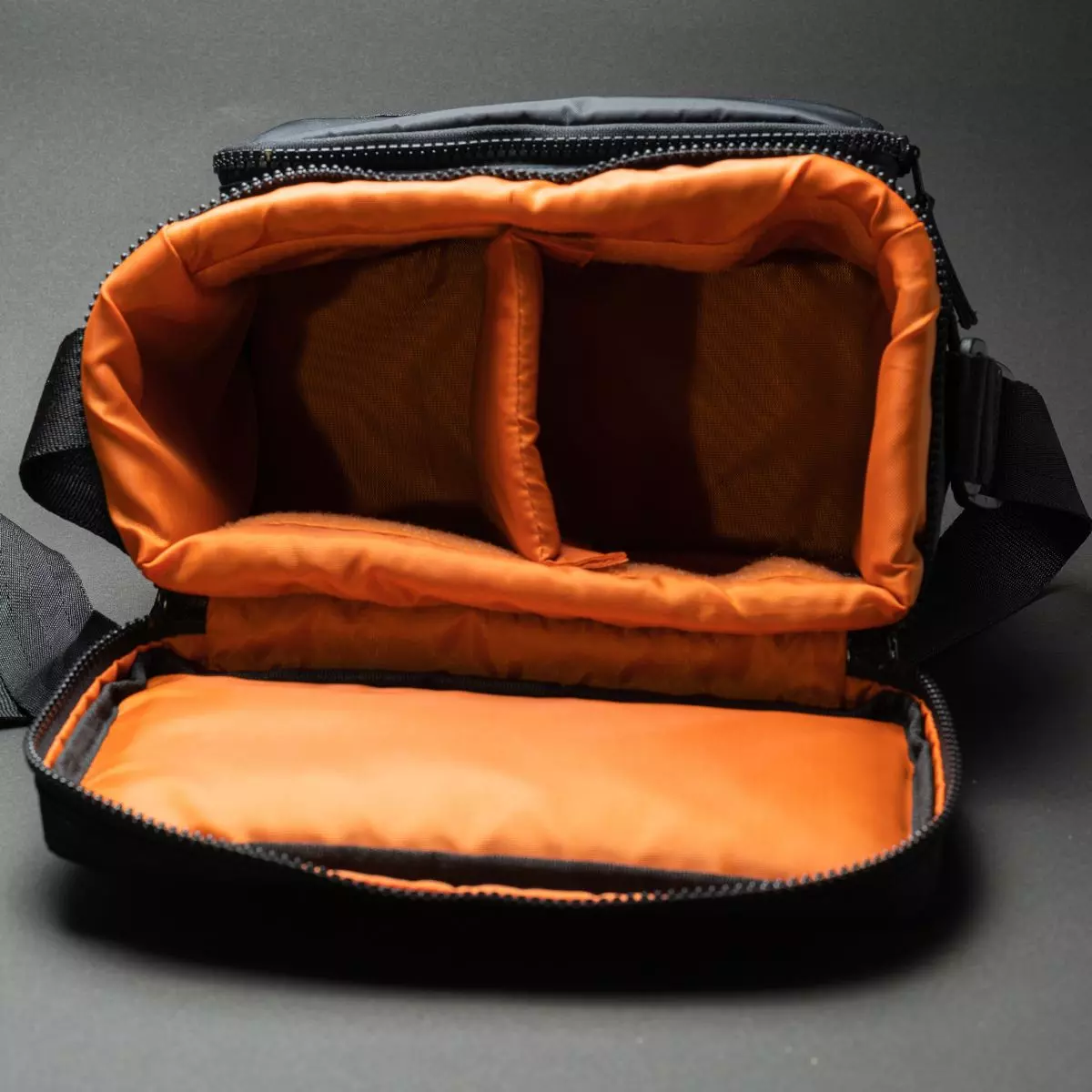 5. Tas Kamera Tahan Cuaca