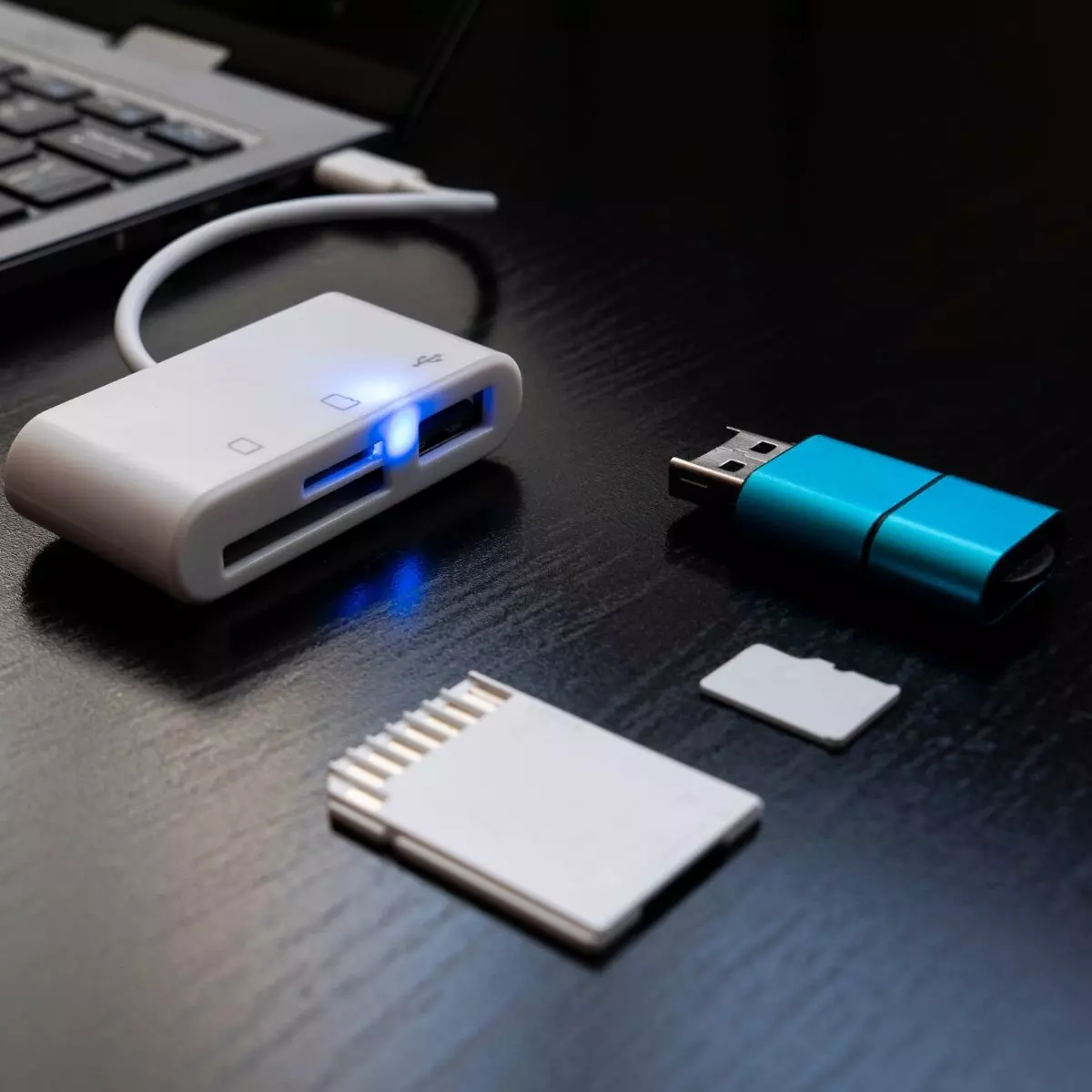 7. Adapter OTG, Card Reader, dan Kabel Data