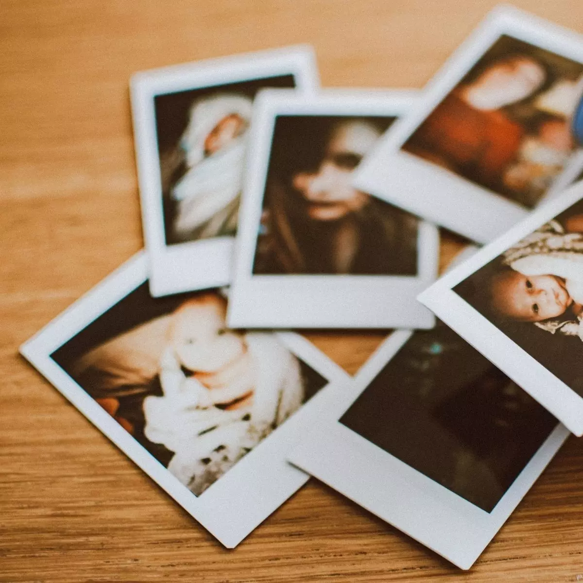 4. Membuka Penutup Slot Film Saat Masih Ada Film Tersisa