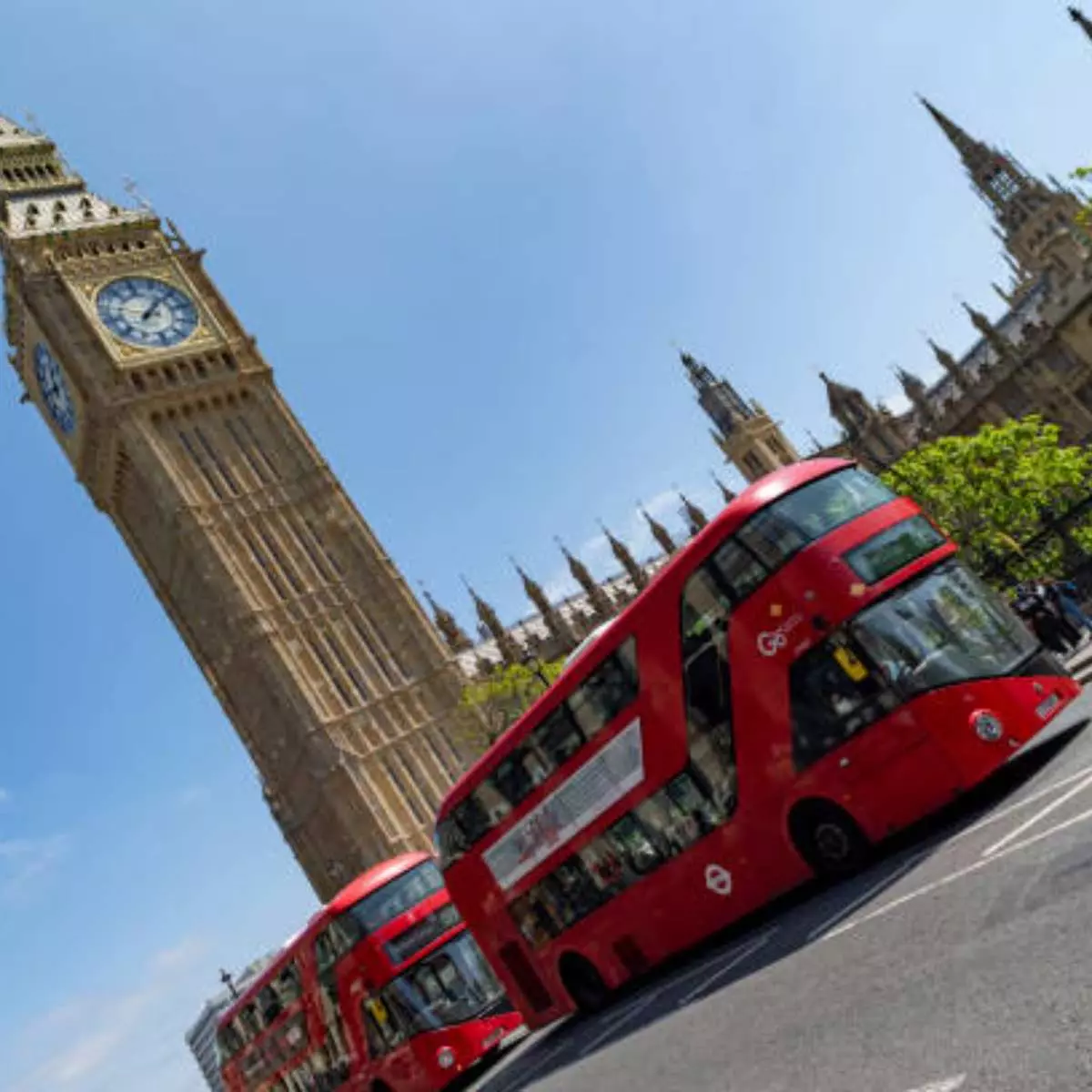 3. Oblique Angle: Membingkai Foto dari Sudut Tak Biasa