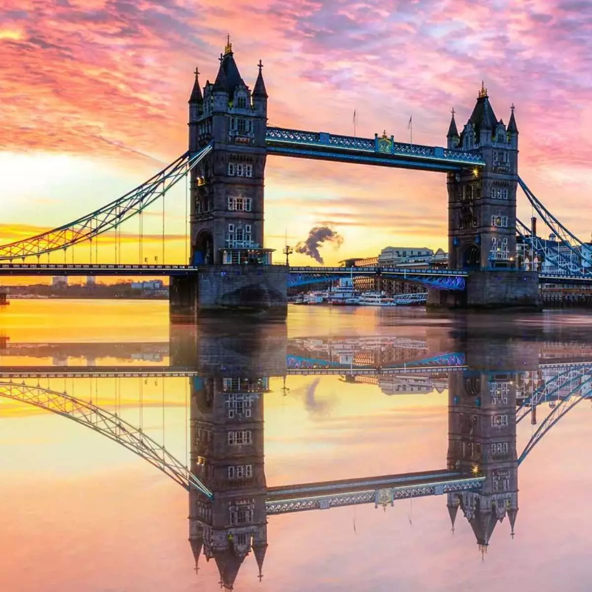 5. Reflection: Bermain dengan Pantulan Cahaya