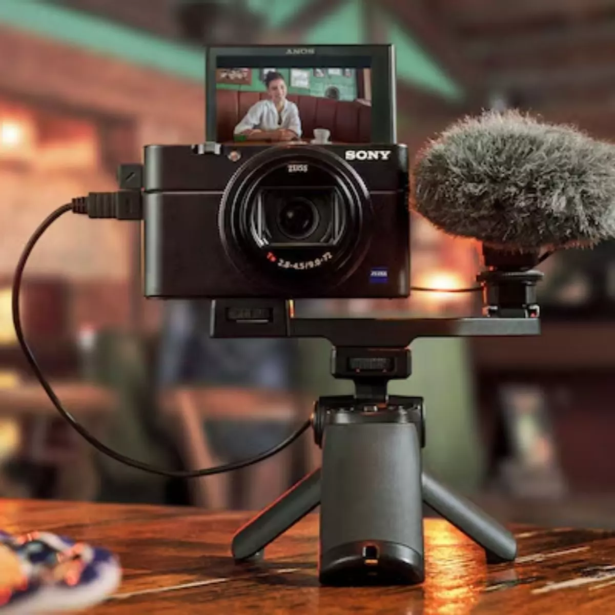 Siapa yang Cocok Menggunakan Sony RX100 VII?