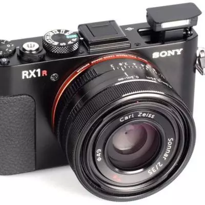 Ukuran Ringkas dan Desain Compact Premium