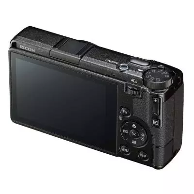 Desain dan Build Quality Kamera