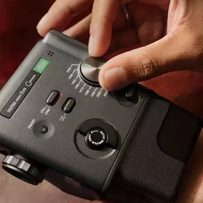 Kelebihan Instax Mini Evo Cinema Dibanding Kamera Instan Biasa