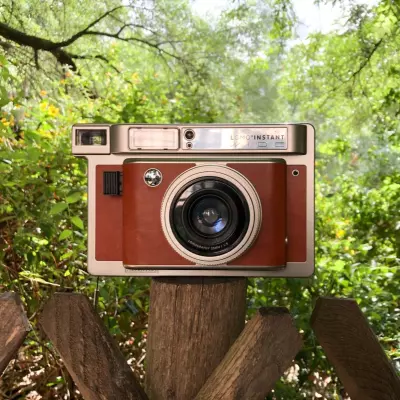 Kamera Lomo Instant yang Jadi Pesaing Fujifilm Instax